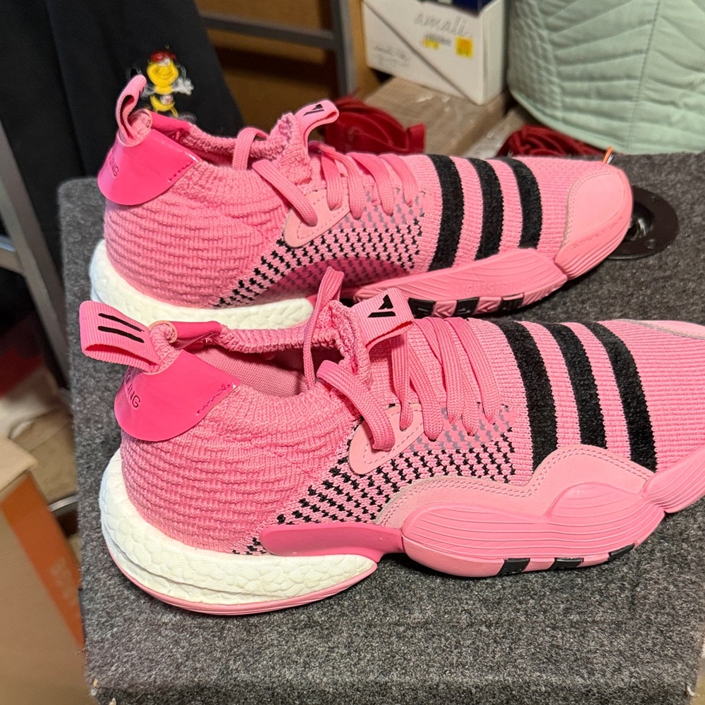 Unisex Adidas Trey Young 2, Cancer Awareness Athletic Sneakers Men's Sz 9.5.